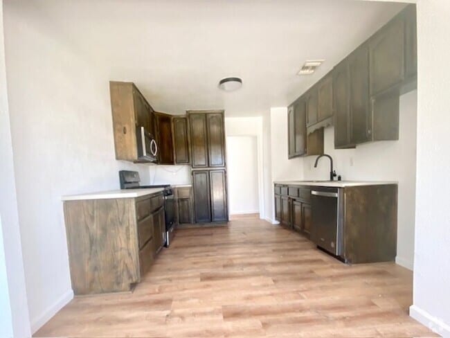 Building Photo - **232 Woodham Ave Barstow** Beautiful Spac... Rental