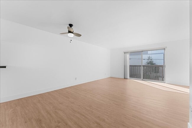 Photo - 719 N Eucalyptus Ave Unit 18A