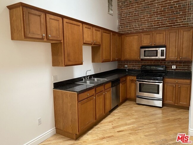 Photo - 726 S Santa Fe Ave Unit 300