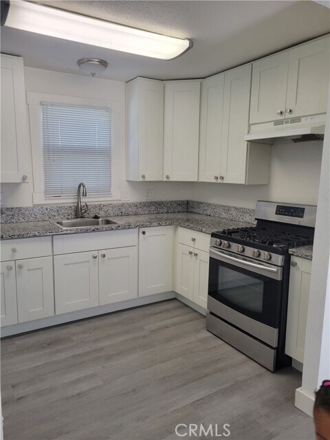 Photo - 420 E Wilshire Ave