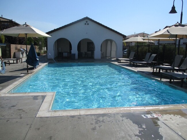 Building Photo - Murrieta 3 Bdr 2.5 Bath Town Home Built 2020