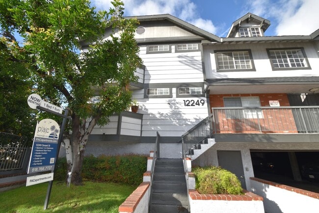 Building Photo - 12249 Oxnard St