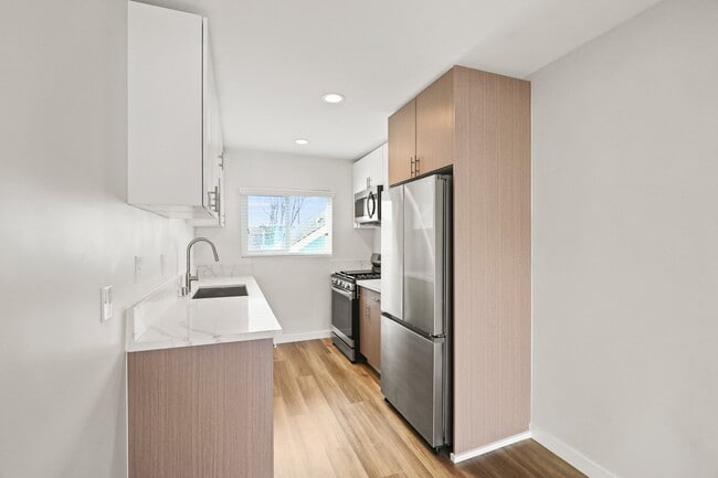 Photo - 1358 W 36th St Unit 4