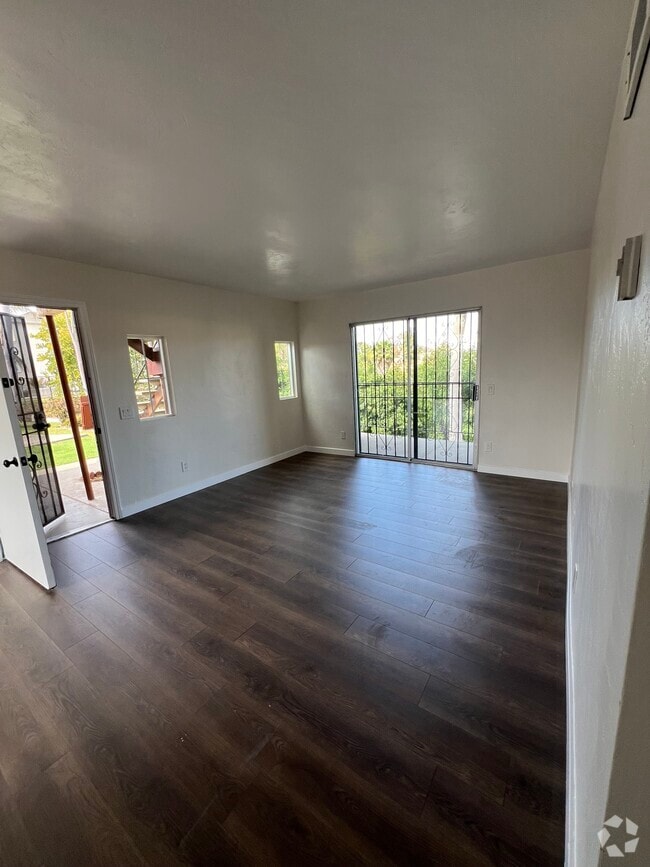 Building Photo - 1702 E 7th St Rental