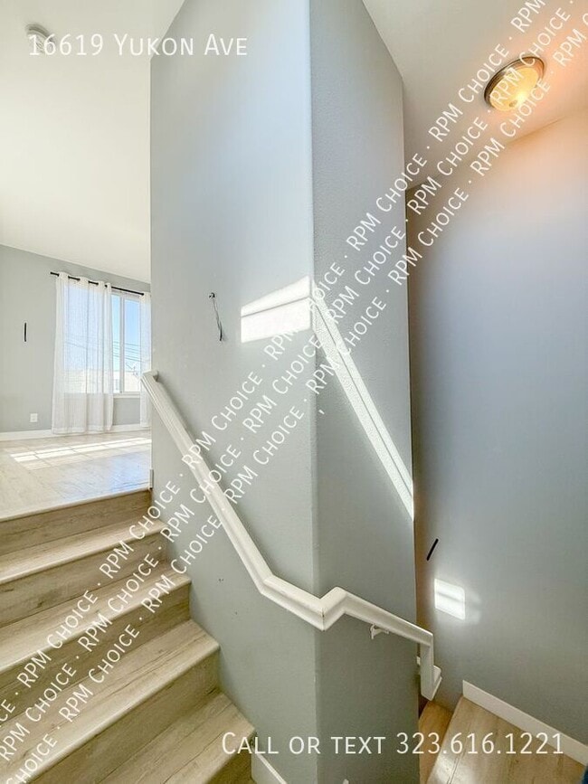 Photo - 16619 Yukon Ave