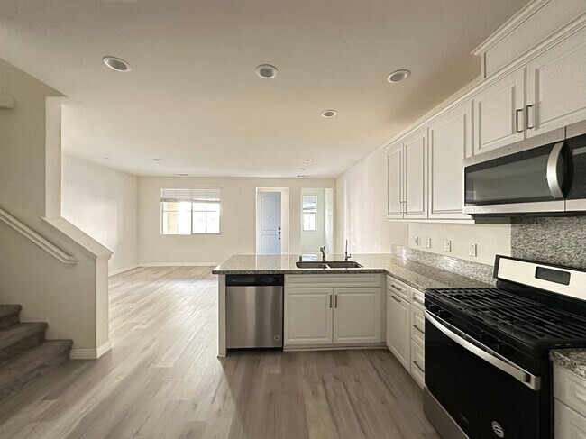 Photo - 3 Bedroom home for lease in Ontario