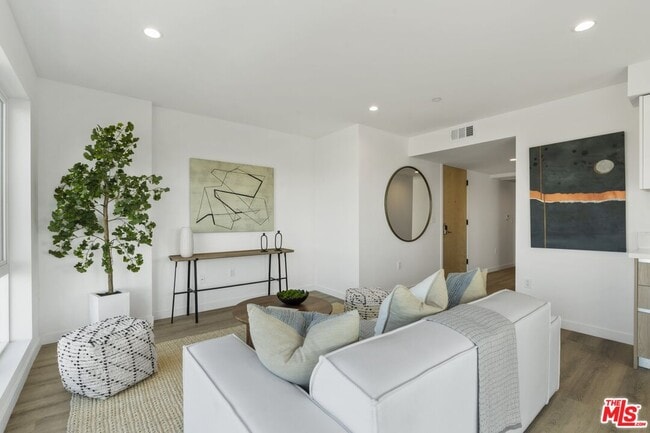 Photo - 10918 Camarillo St Unit 301