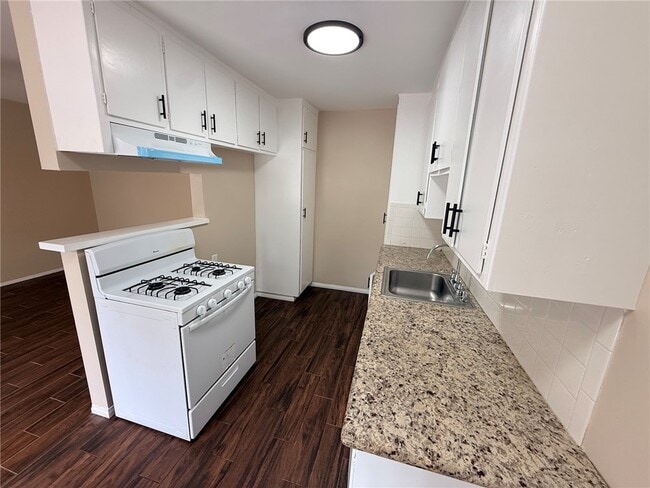 Building Photo - 414 N San Gabriel Ave Unit 1