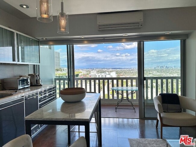 Building Photo - 999 N Doheny Dr Unit 1207