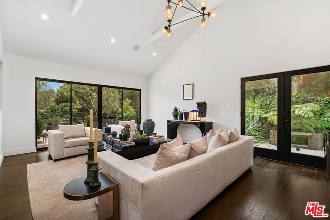 Photo - 2528 Carman Crest Dr