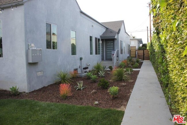 Building Photo - 713 Vernon Ave Unit 4