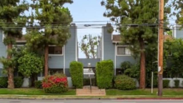 Building Photo - 15113 Saticoy St
