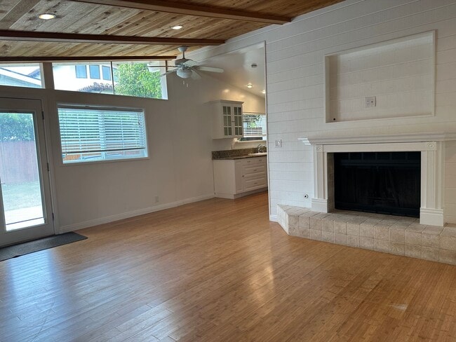 Photo - Steps to sand at Pierpont Lanes