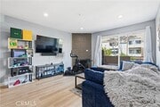 Photo - 640 W W 4th St
