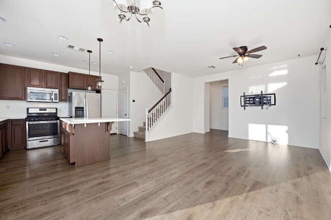 Photo - 1482 Franceschi Dr