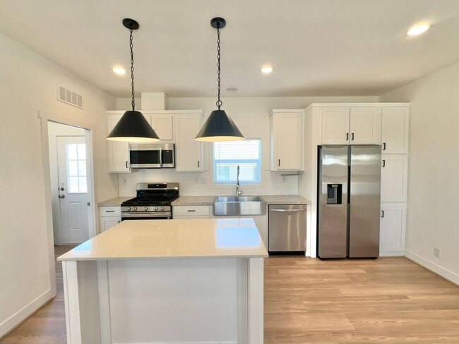 Building Photo - 3535-3537 Mount Burnham Court Unit 3537