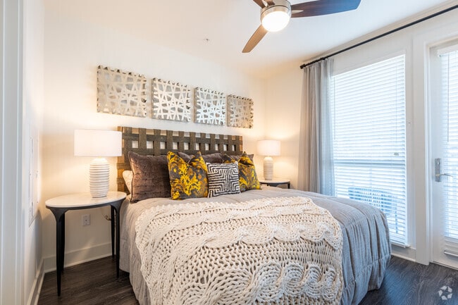 Bedroom - Hanover Hollywood