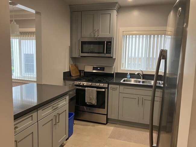 Photo - 2059 N Vermont Ave Unit 2059 half