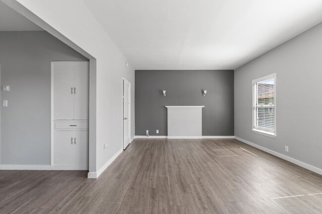 Building Photo - 2010 Pine Ave Rental