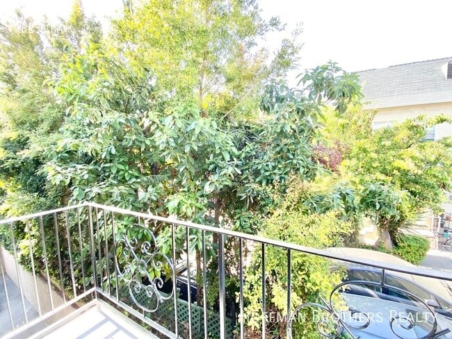 Photo - 1543 N Formosa Ave Unit 19