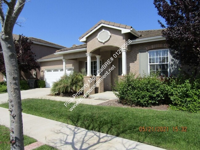 Building Photo - Centrally Located Single Story Home in Traditions