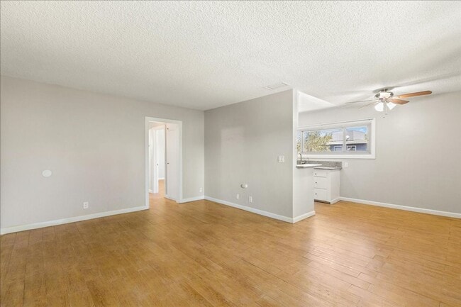 Building Photo - 3116 W 99th St Unit 04