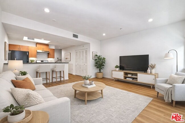 Building Photo - 2864 Sunset Pl Unit 203