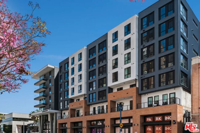 Building Photo - 250 E Broadway Unit 430 Rental