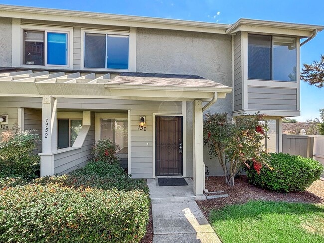 Building Photo - Beautiful 3BD/2BA Townhouse in Bay Terrace...