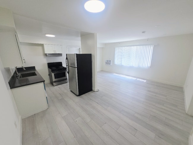 Photo - 843 S Ardmore Ave Unit 102