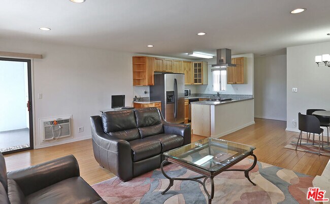 Photo - 1930 N Vermont Ave Unit 301