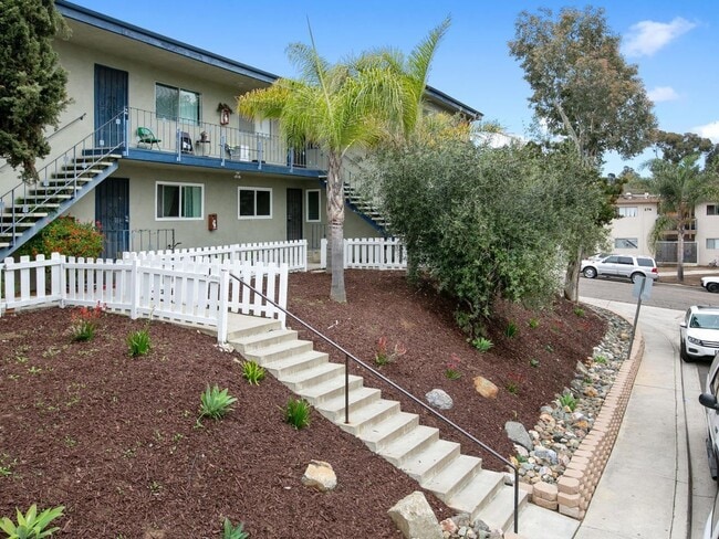 Building Photo - Spacious One Bedroom Apartment Near Vista Village! Unit 1