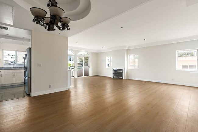 Photo - 1315 S Saltair Ave Unit 203