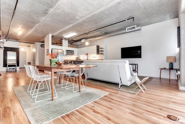 Building Photo - 645 W 9th St Rental