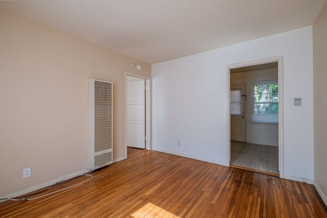 Photo - 1506 S Catalina Ave Unit B