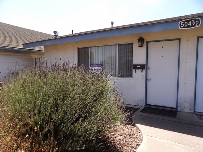 Building Photo - 504 1/2 W. Walnut #A Unit 504 1/2 W. Walnut #A