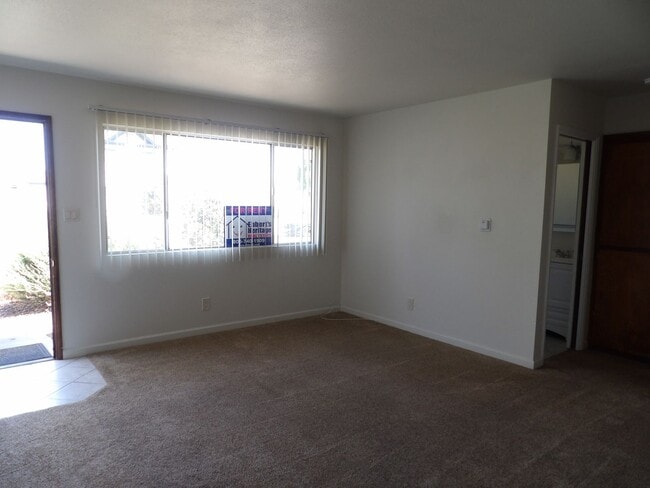 Photo - 504 1/2 W. Walnut #A Unit 504 1/2 W. Walnut #A