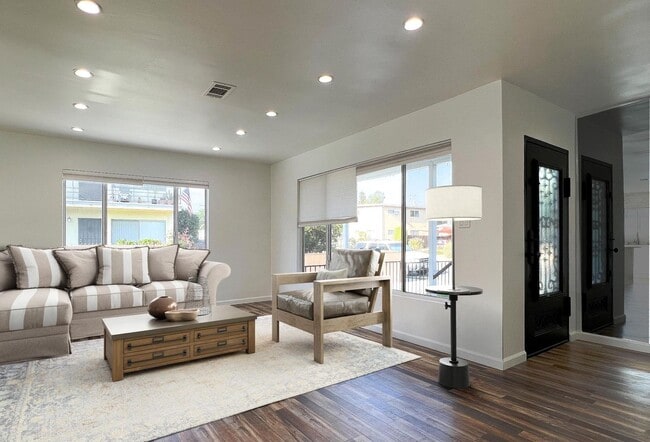 Building Photo - 343 N Florence St Unit #345 Rental