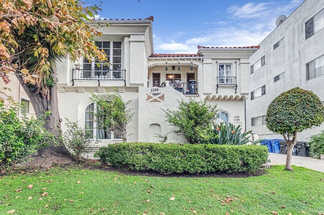 Building Photo - 1144 S Wooster St Unit 2