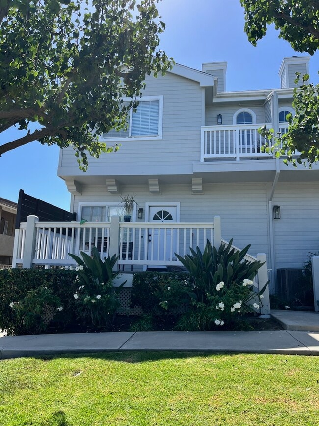 Front Entry/Porch - 357 W Wilson St Unit Townhome #A