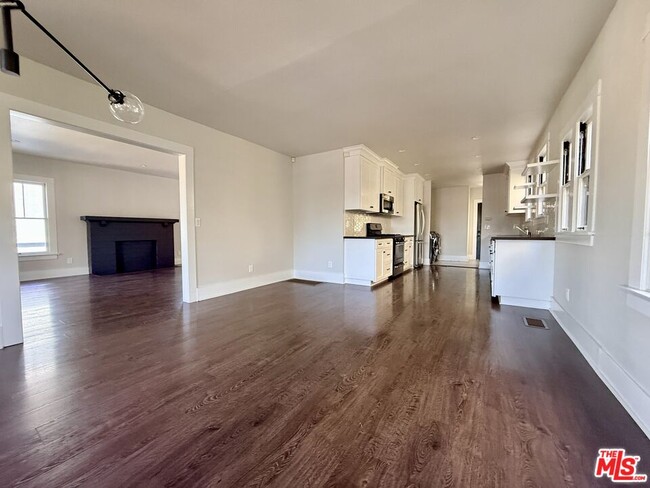 Photo - 854 Serrano Pl