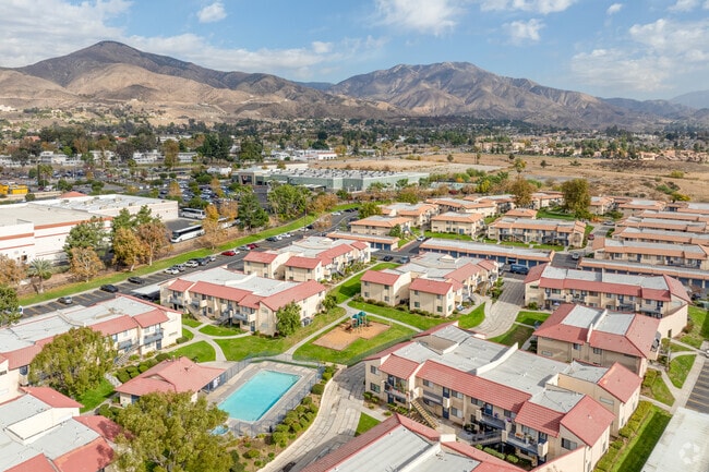 Victoria Village - Victoria Village Apartments