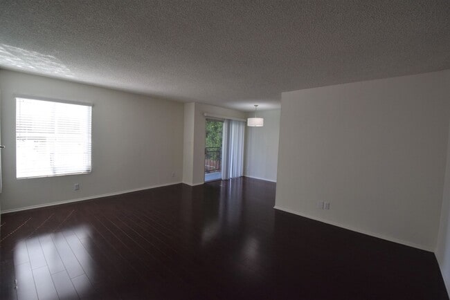 Photo - 15049 Burbank Blvd Unit 108