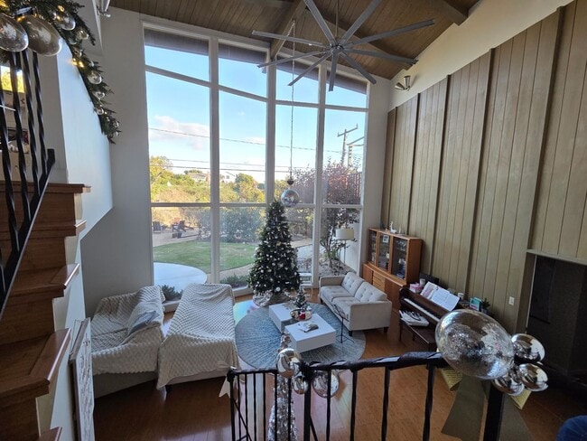 Photo - Wonderful Mid Century Home available for lease