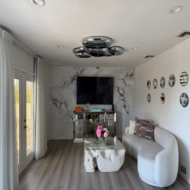 Photo - 11068 Plainview Ave