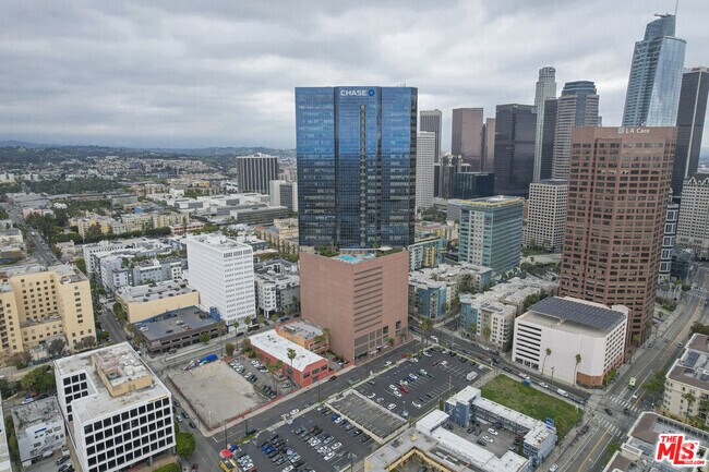 Building Photo - 1100 Wilshire Blvd Unit 3604 Rental