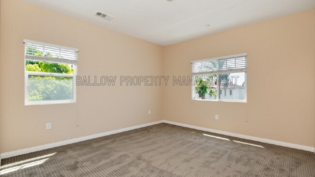 Photo - 1327 Holly Ave