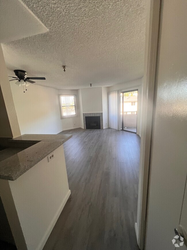 Building Photo - 1791 N Sycamore Ave Rental