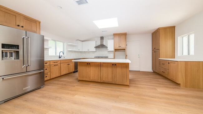 Building Photo - 3647 Grand View Blvd Rental