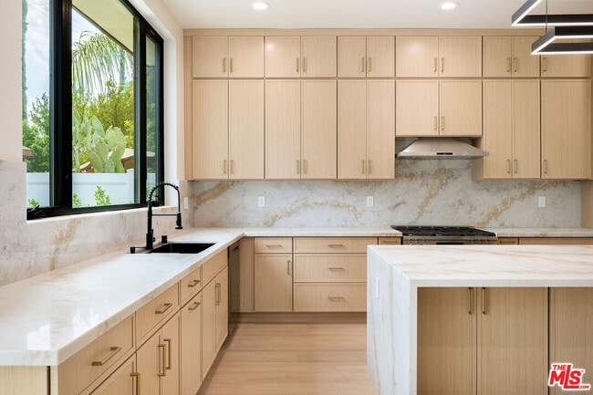 Photo - 17510 Miranda St